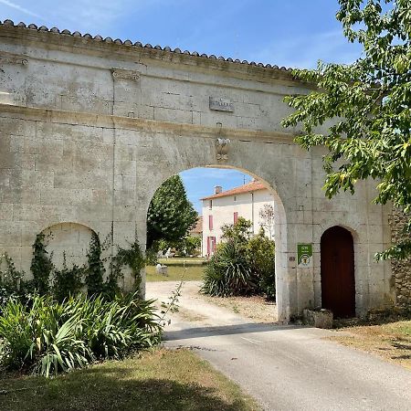 La Metairie De La Petillerie Roullet-Saint-Estephe Exterior photo